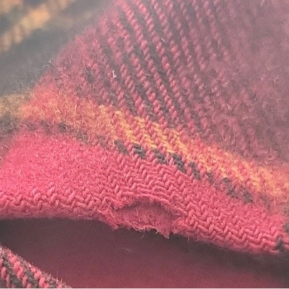 VINTAGE PENDLETON Mens Red Plaid Button Up Long Sleeve Shirt Size M Virgin wool - Picture 7 of 7